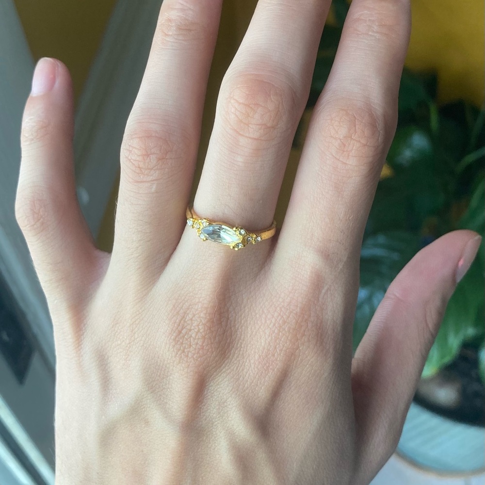 Pretty gold tone ring set of 3. Size 7